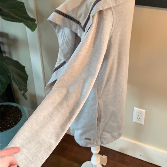 Lululemon wrap jacket - Picture 4 of 7